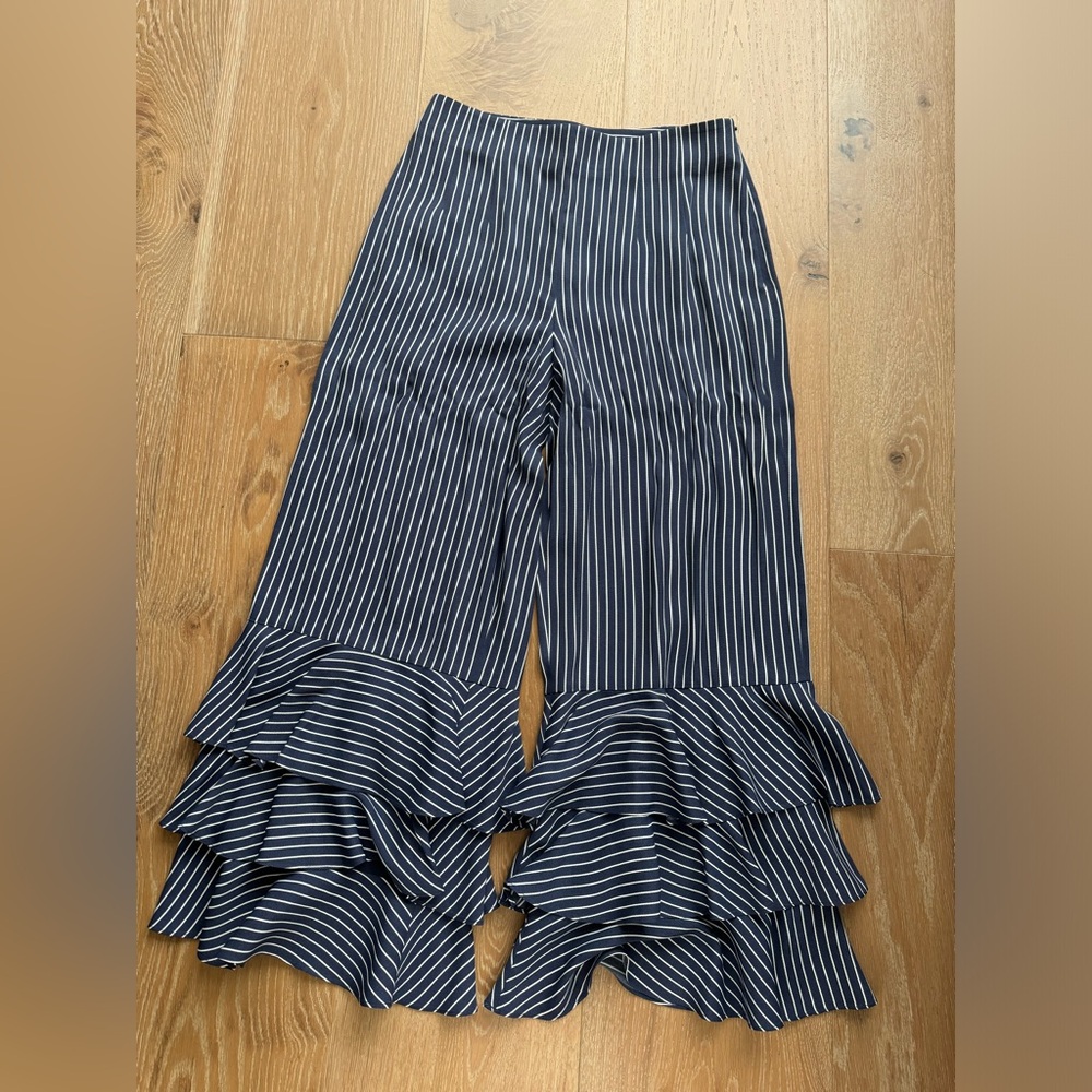 Club monaco frill pants